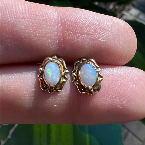 Vintage solid 14k yellow gold genuine opal earrings - Picture 15 of 16